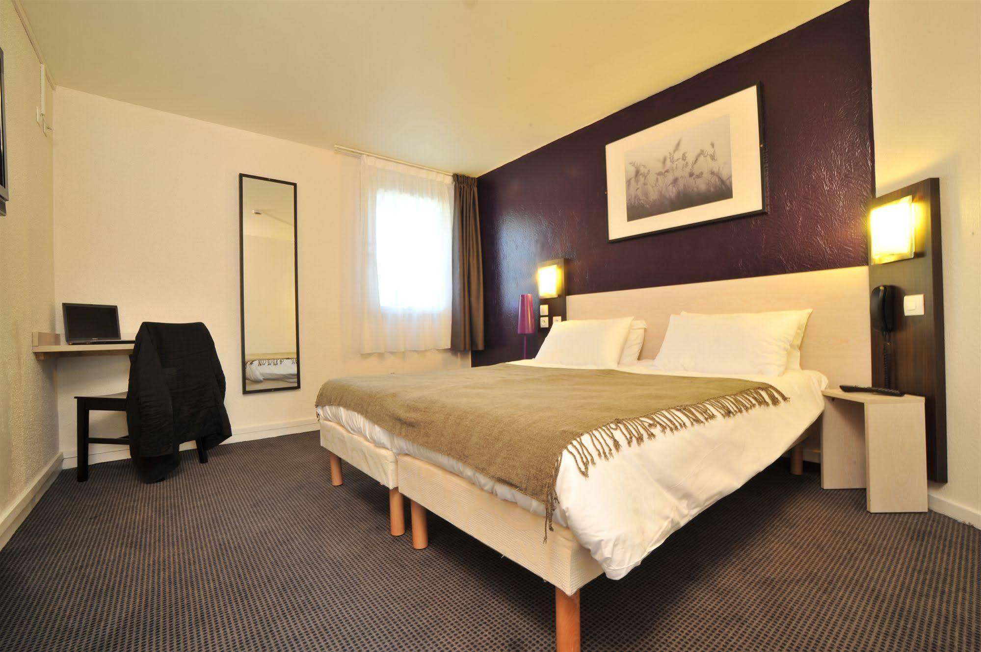 Brit Hotel Lyon Nord Dardilly Bagian luar foto